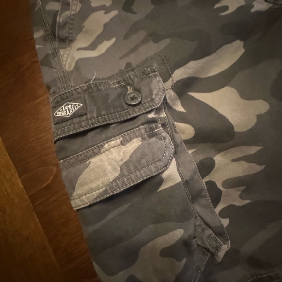 Lee Men's Gray Camouflage Cargo Shorts Size 40 - Picture 2 of 5